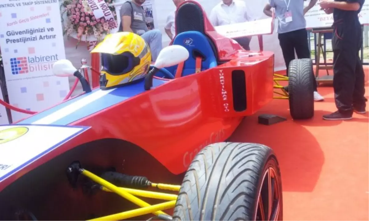 Lise Öğrencilerinden Formula-1 Aracı