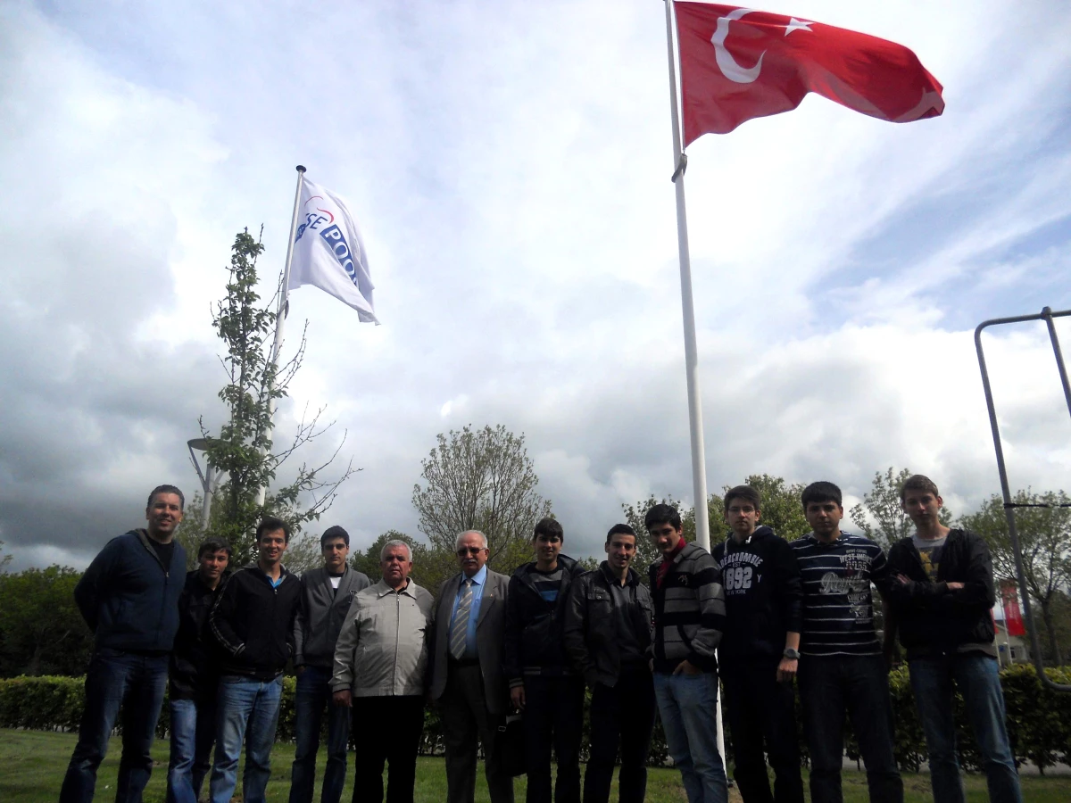 Mimar Sinan Endüstri Meslek Lisesi Hollanda\'da Türk Bayrağını Dalgalandırıyor