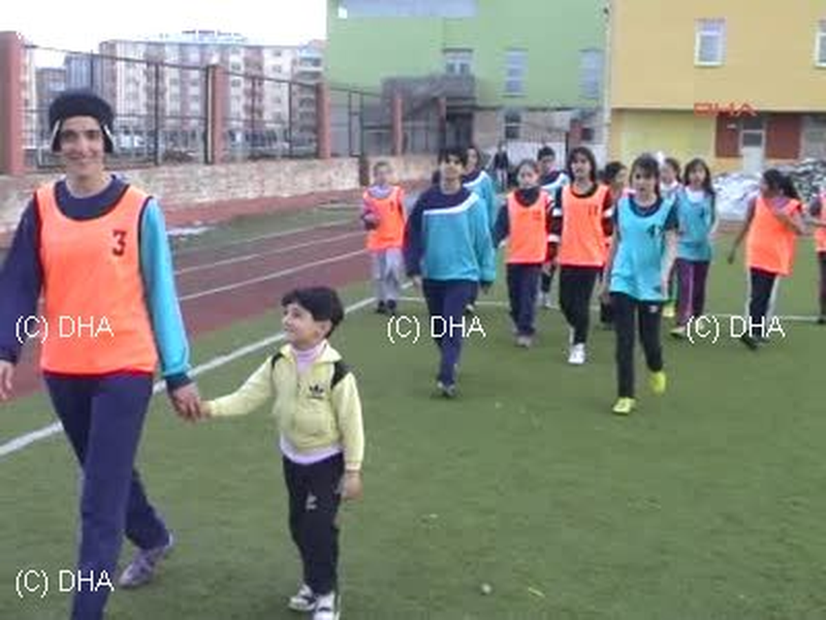 Muş\'un Dişi Kartalları