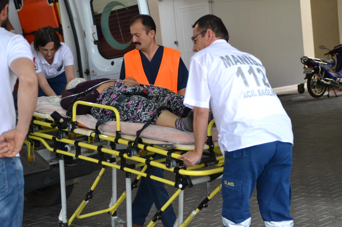 Seyir Halindeki Motosikletten Düşen Kadın Ağır Yaralandı