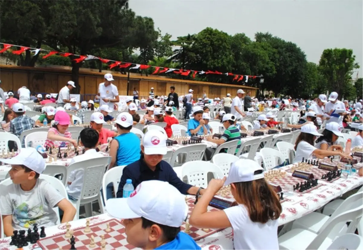 1453 Satranççı, Sultanahmet Meydanı\'nda Ter Döktü