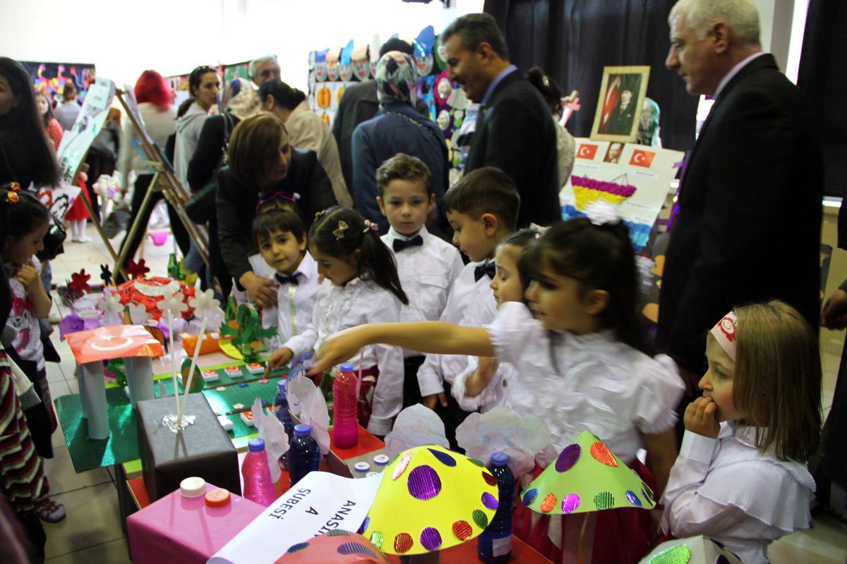 Ardahan\'da Miniklerin Yılsonu Sergisine Yoğun İlgi