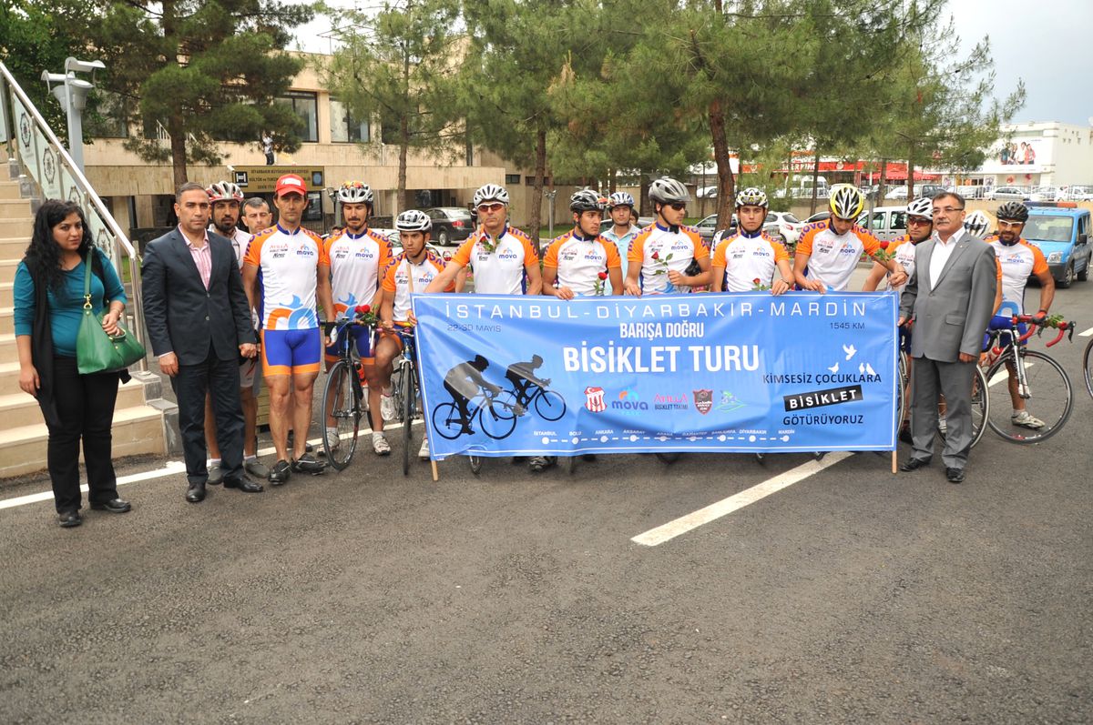 Barışa Doğru Bisiklet Turu Diyarbakır\'da