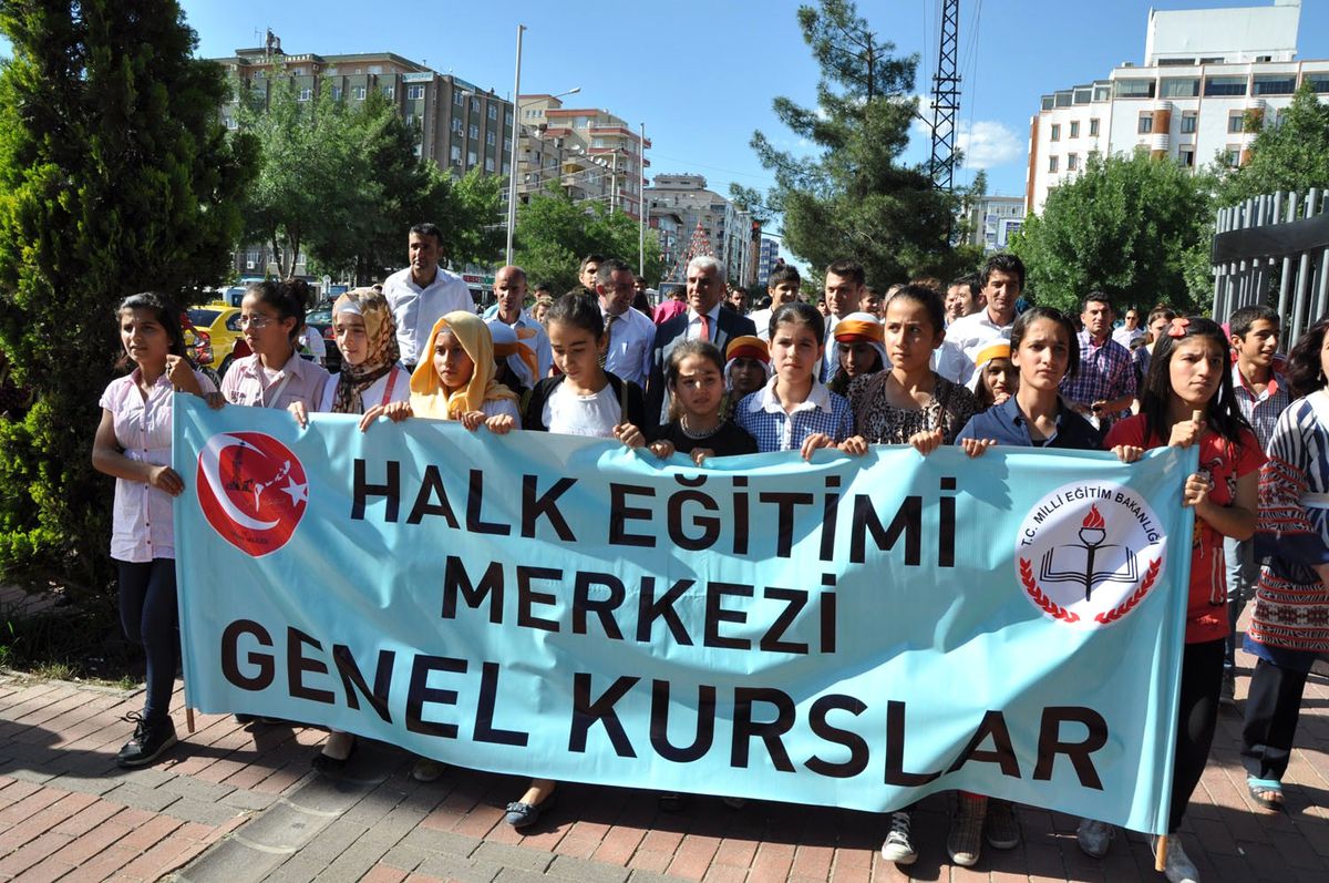 Batman\'da Halk Eğitim Merkezi Yıl Sonu Sergisi Açıldı