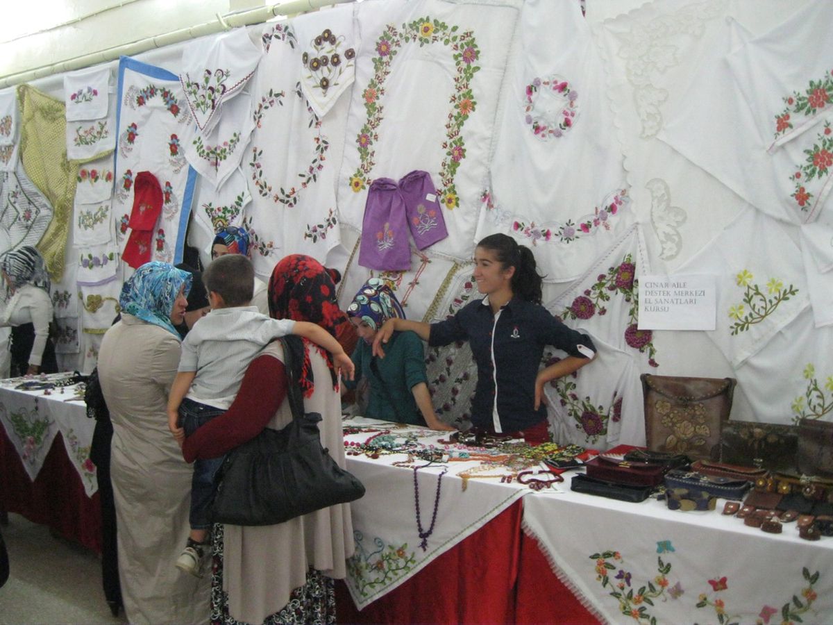 Çınar Hem\'de Yapılan Eserler Sergilendi