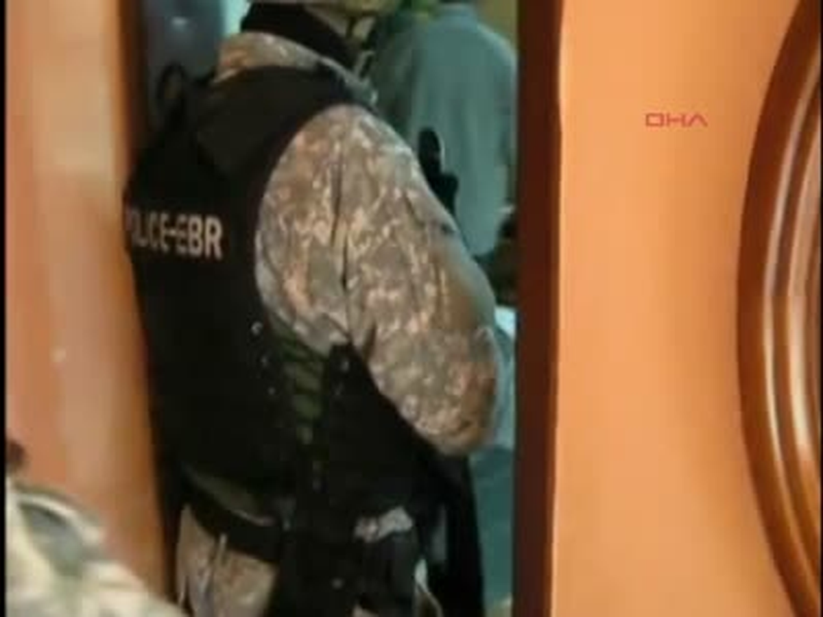 Cinayet Davasında Yolsuzluktan Hakim, Savcı, Avukat ve Gazeteci Göz Altına Alındı Cinayet Davasında...