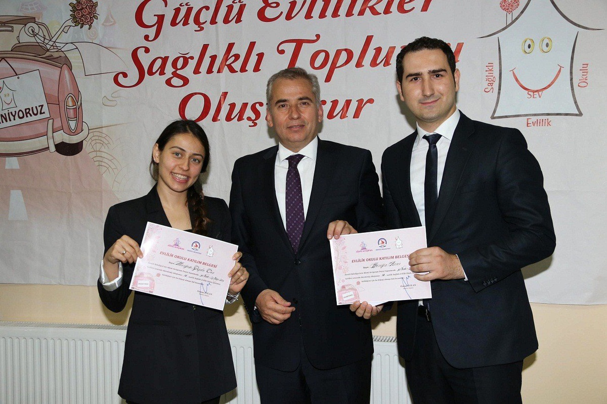 Denizli\'de Evlilik Okulu Yeni Mezunlarını Verdi