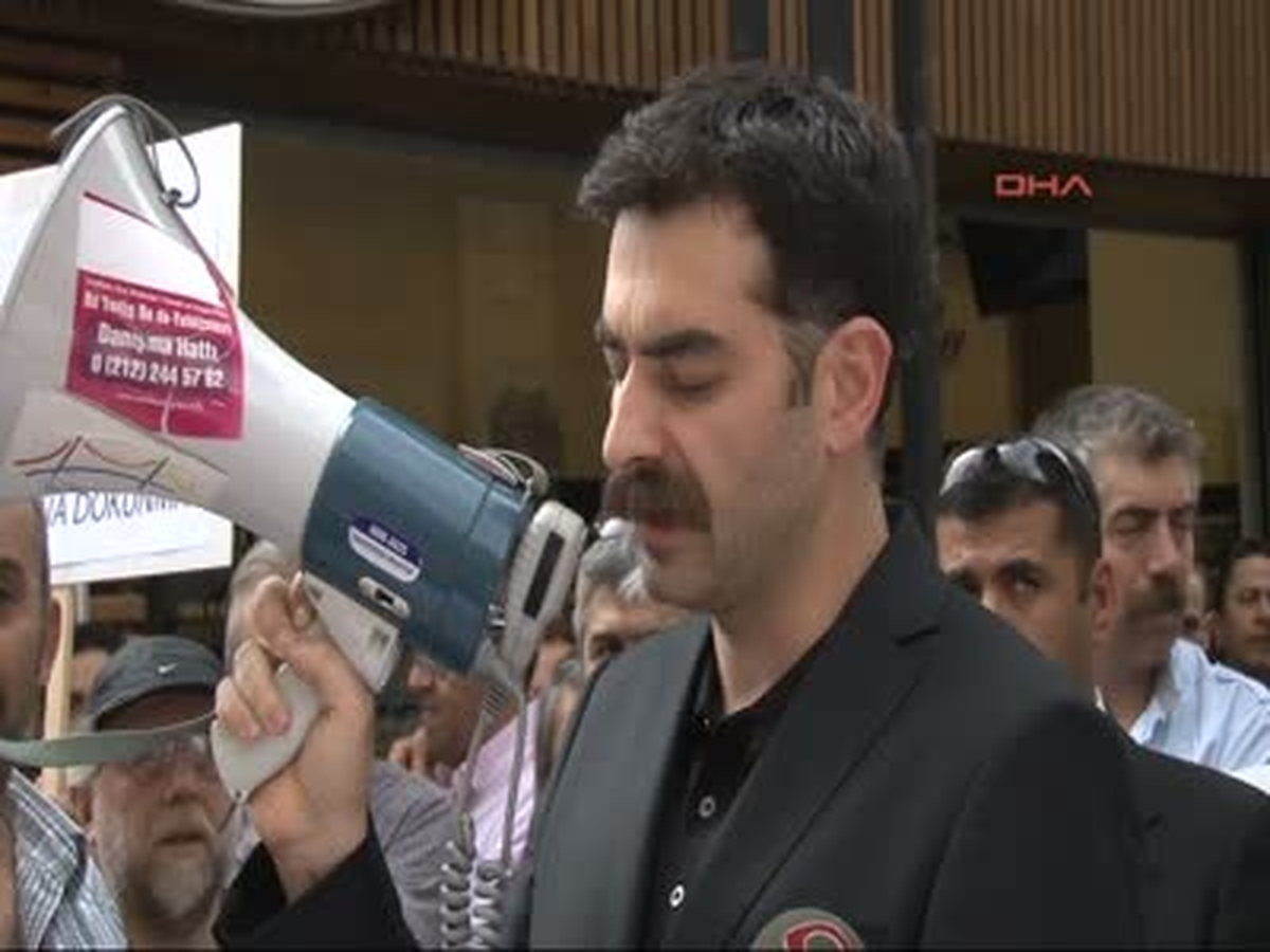 Der Yönetim Kurulu Başkanı Tarkan Konar Beyoğlunu ya Terket ya Terket Deniyor Der Yönetim Kurulu...