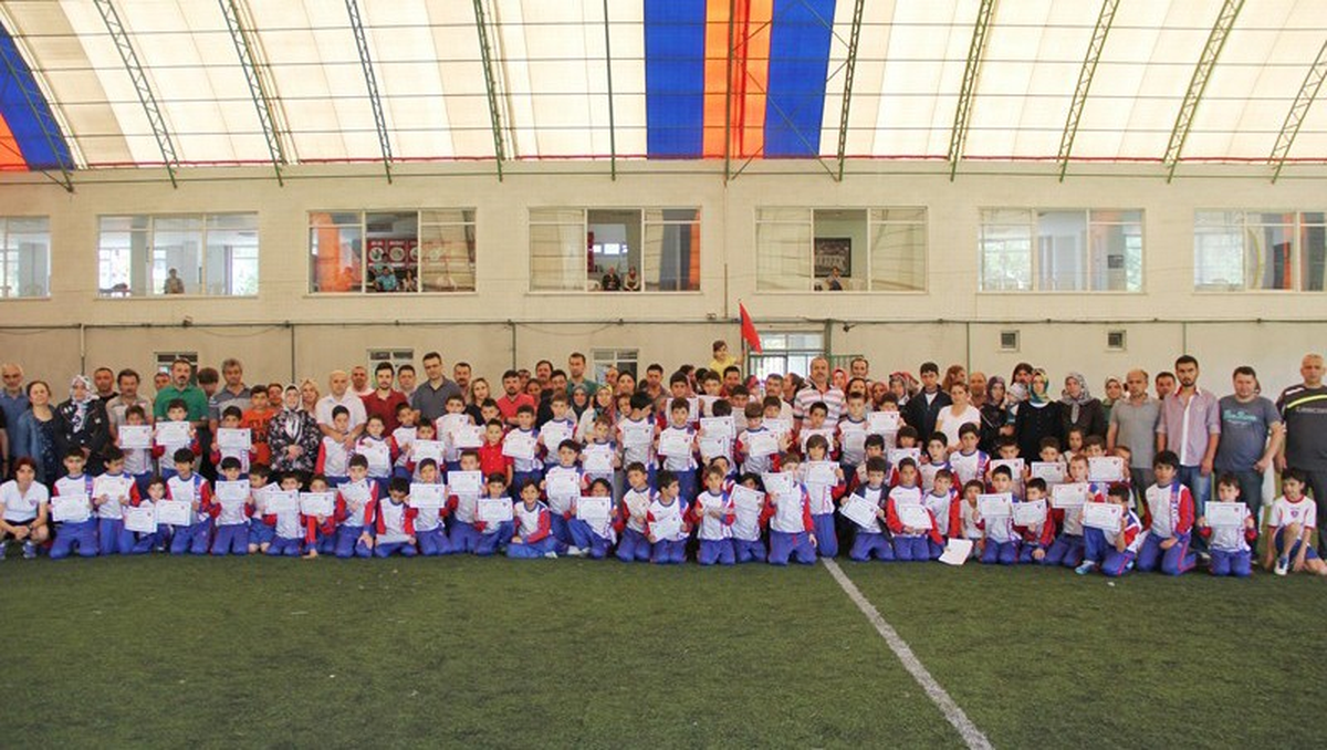 Kış Futbol Okulu Sertifika Töreni Yapıldı