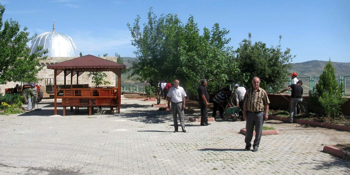 Milli Eğitim Müdürlüğü Çalışanlarından Gönüllü Çevre Temizliği