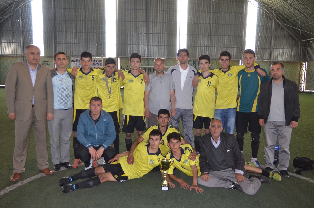 Nike Halı Saha Ligi\'nde Erzurum Lisesi Şampiyon
