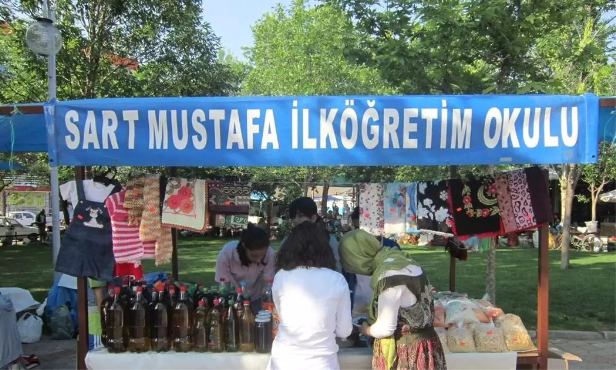 Okul Aile Birliği Kermes Düzenledi