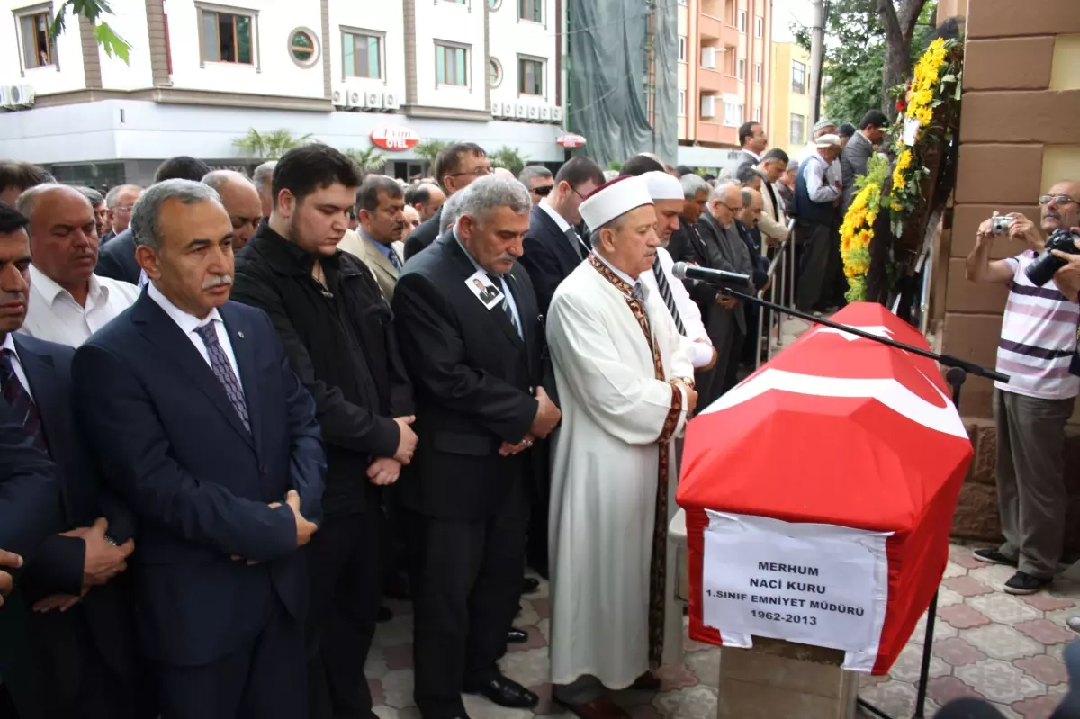 Sakarya Eskişehir Emniyet Müdürü Naci Kuru Vasiyeti Üzerine Annesinin Yanında Topraga Verildi...