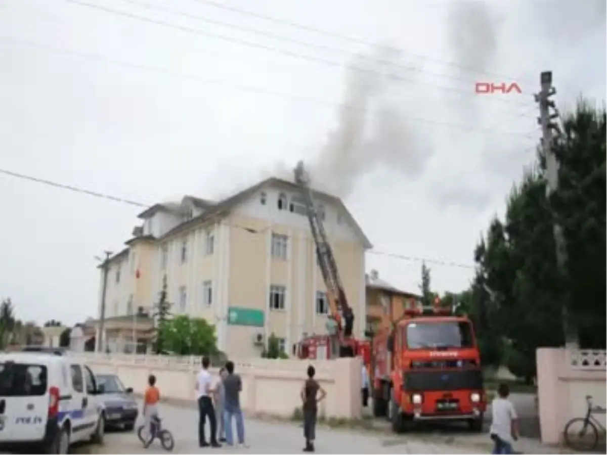 Sakarya Kız Öğrenci Yurdunda Yangın Paniği Kız Öğrenci Yurdunda Yangın Paniği