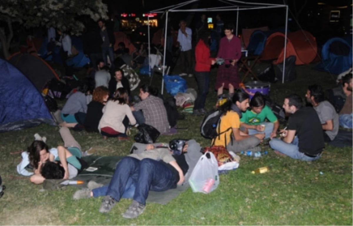 Taksim Gezi Parkı\'ndaki Nöbet