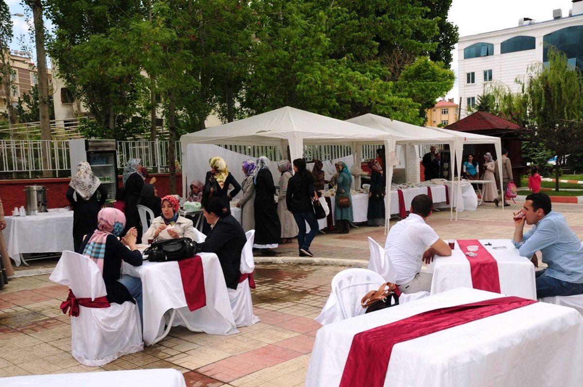 Van\'da Fakir Öğrenciler Yararına Kermes