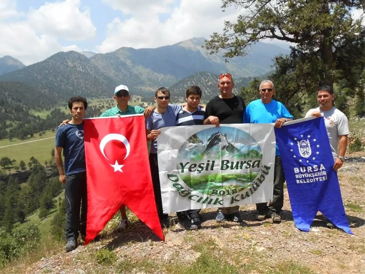 Akdeniz Oyunları Bayrağı Medetsiz Zirvesinde