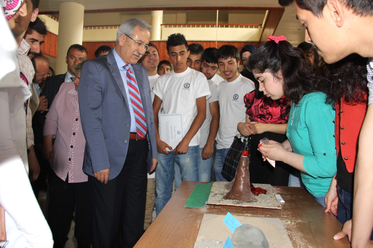 Bü Eğitim Fakültesi\'nden "Eğitim Metaryalleri" Sergisi