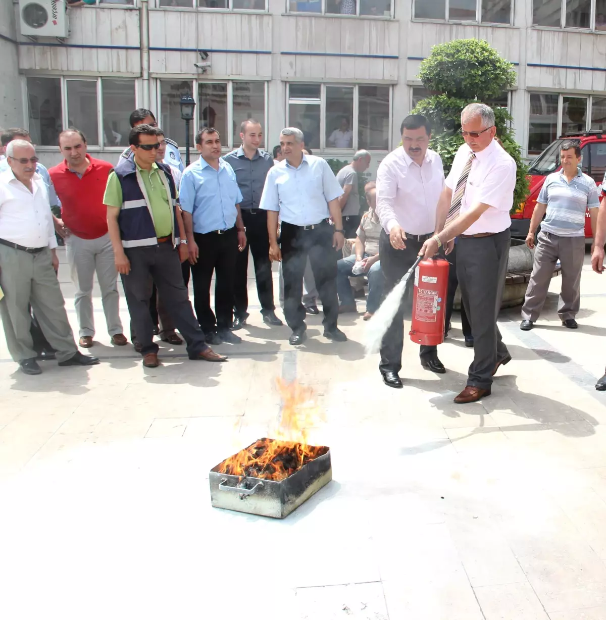 Büyükşehir Personeline Yangın Söndürme Eğitimi