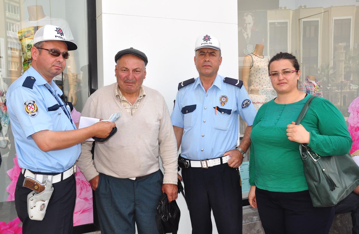 Unuttuğu Emekli Maaşını Polis Buldu