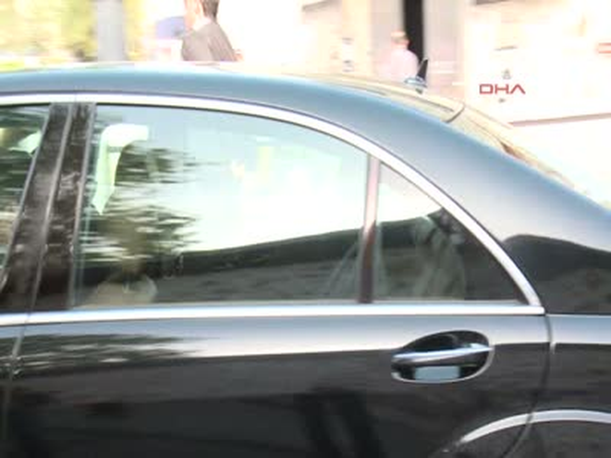 Gezi Parkında Binlerce Kişi Bekliyor