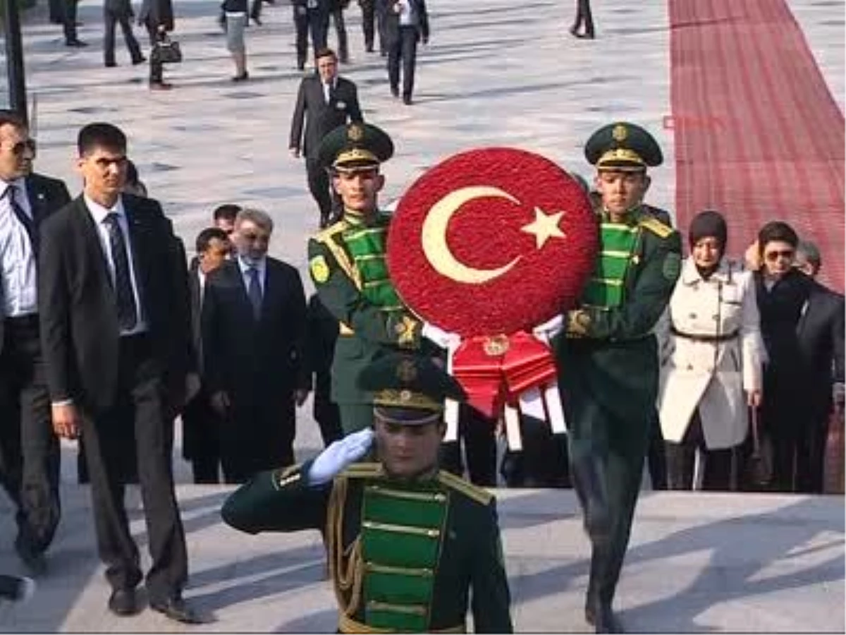 Gül, Türkmenbaşı\'nın Anıt Mezarını Ziyaret Etti