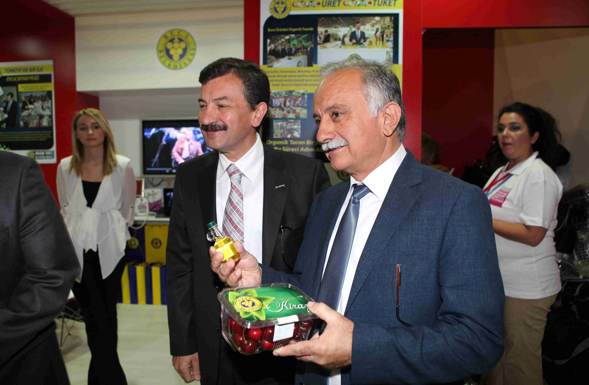 İstanbul\'da \'Bayraklı\' Rüzgarı