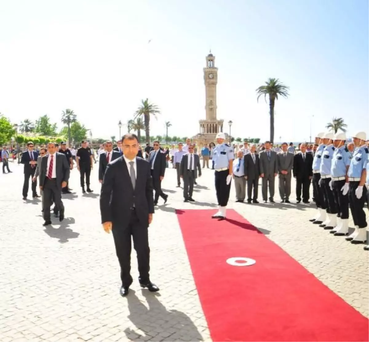 İzmir Valisi Yarın Mesaiye Başlıyor