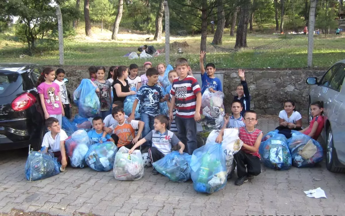 Öğrenciler Önce Piknik, Sonra Temizlik Yaptı