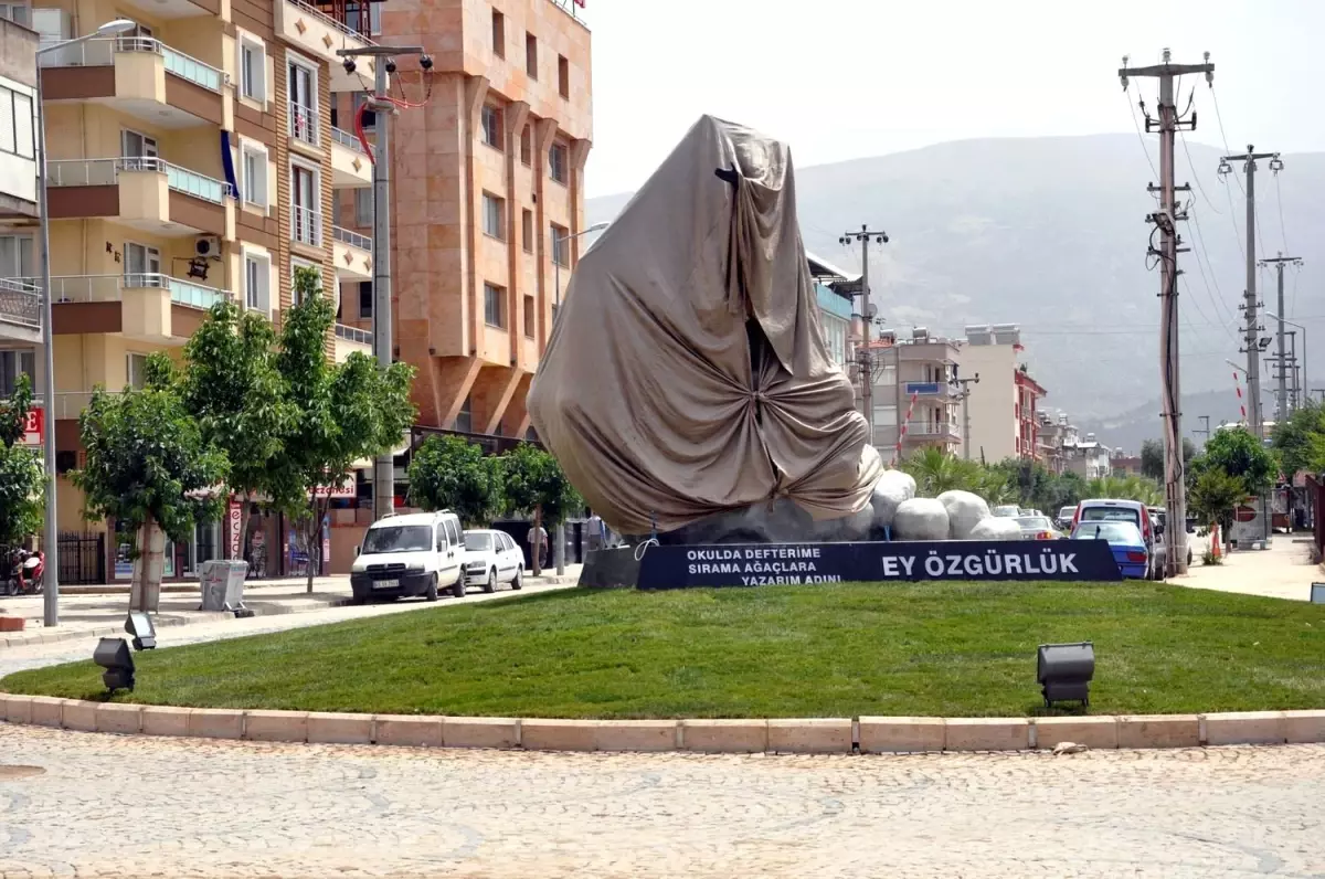 Salihli'de Yeşillendirme Çalışmaları Devam Ediyor