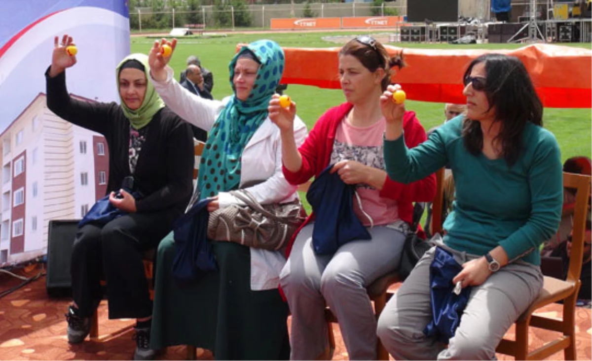 TOKİ Konutlarının Kurası Erzincan\'da Çekildi