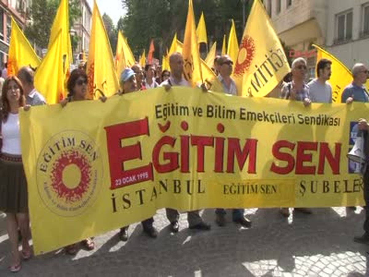 Valilik Önünde Eğitim Protestosu