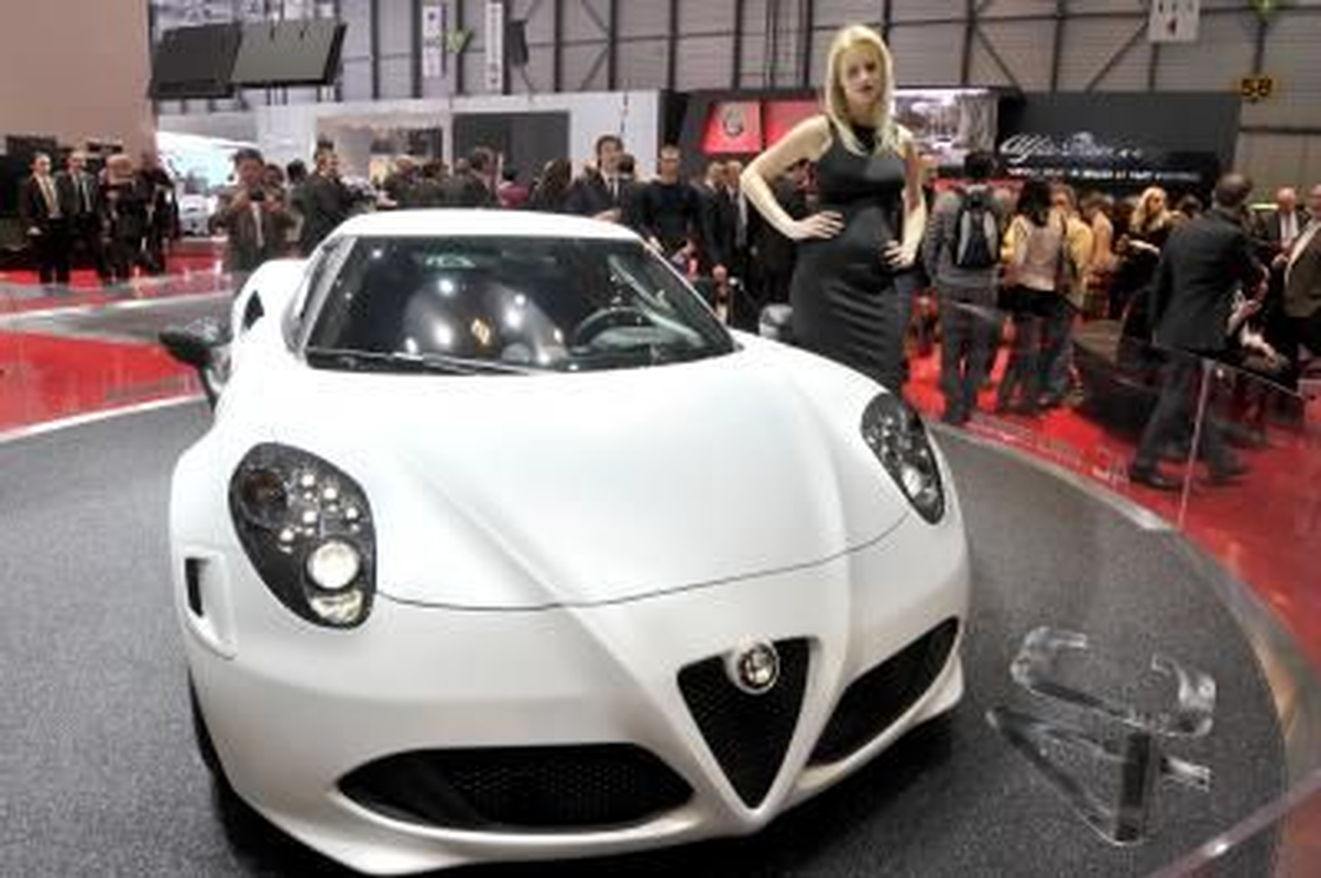 2013\'ün En İyi Spor Otomobili Alfa Romeo 4c