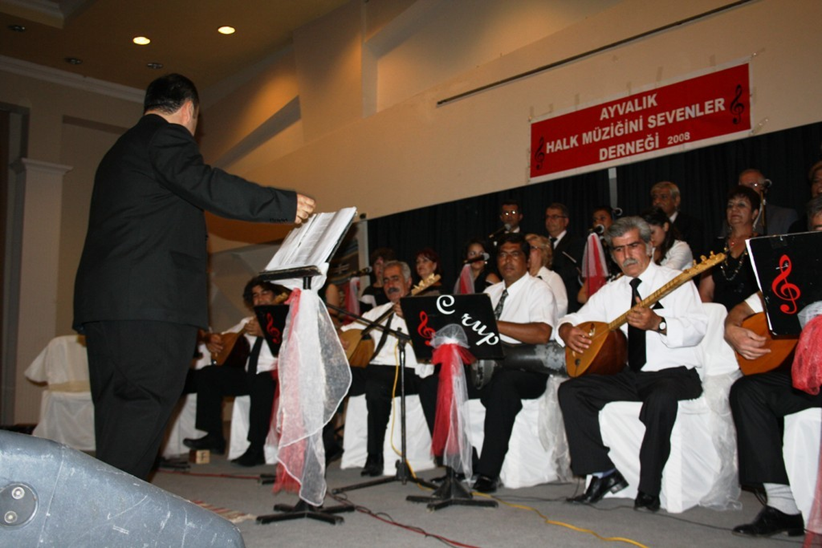 Ayvalık\'ta Thm Bahar Konserine İlgi Büyük Oldu