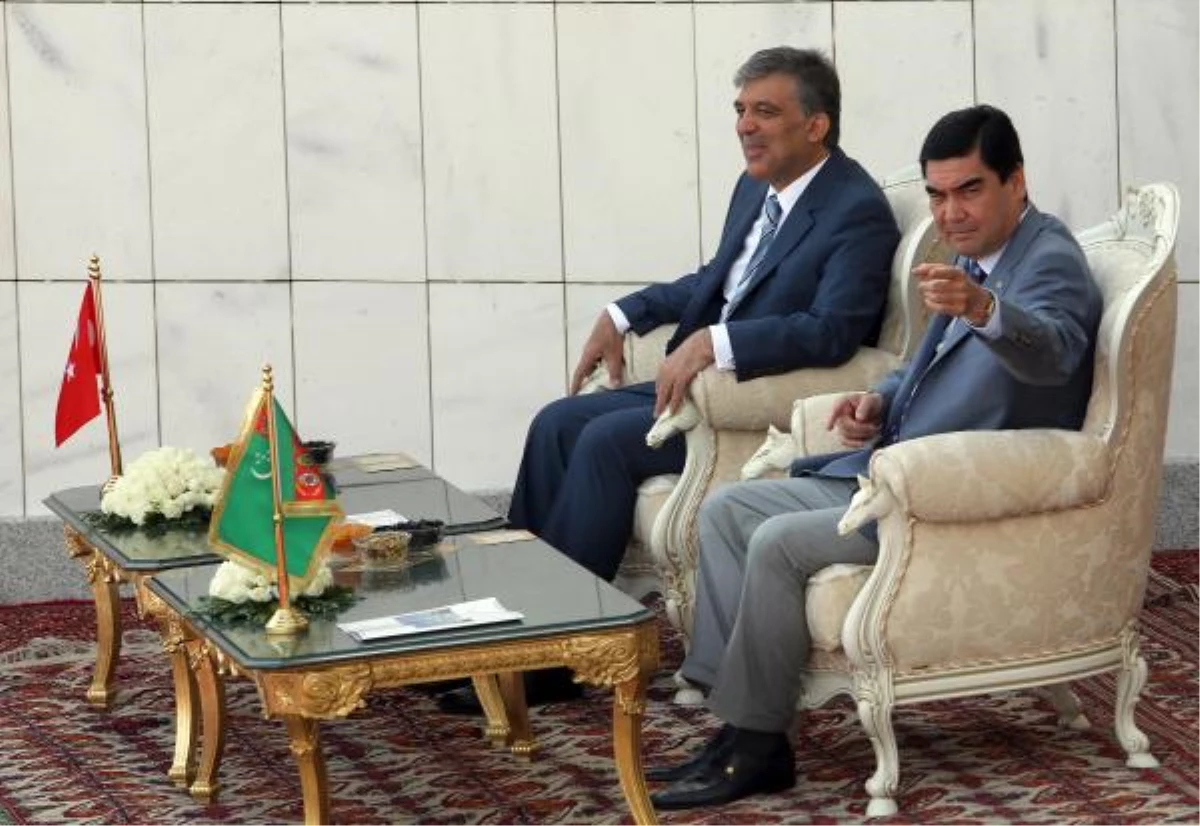 Cumhurbaşkanı Gül\'e Türkmenistan\'da At Hediye Edildi