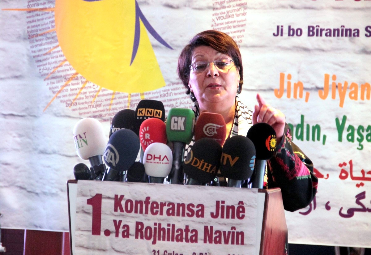 Diyarbakır\'daki Kadın Konferansı\'nda Leyla\'lar Arasında \'İsrail\' Gerginliği(2)