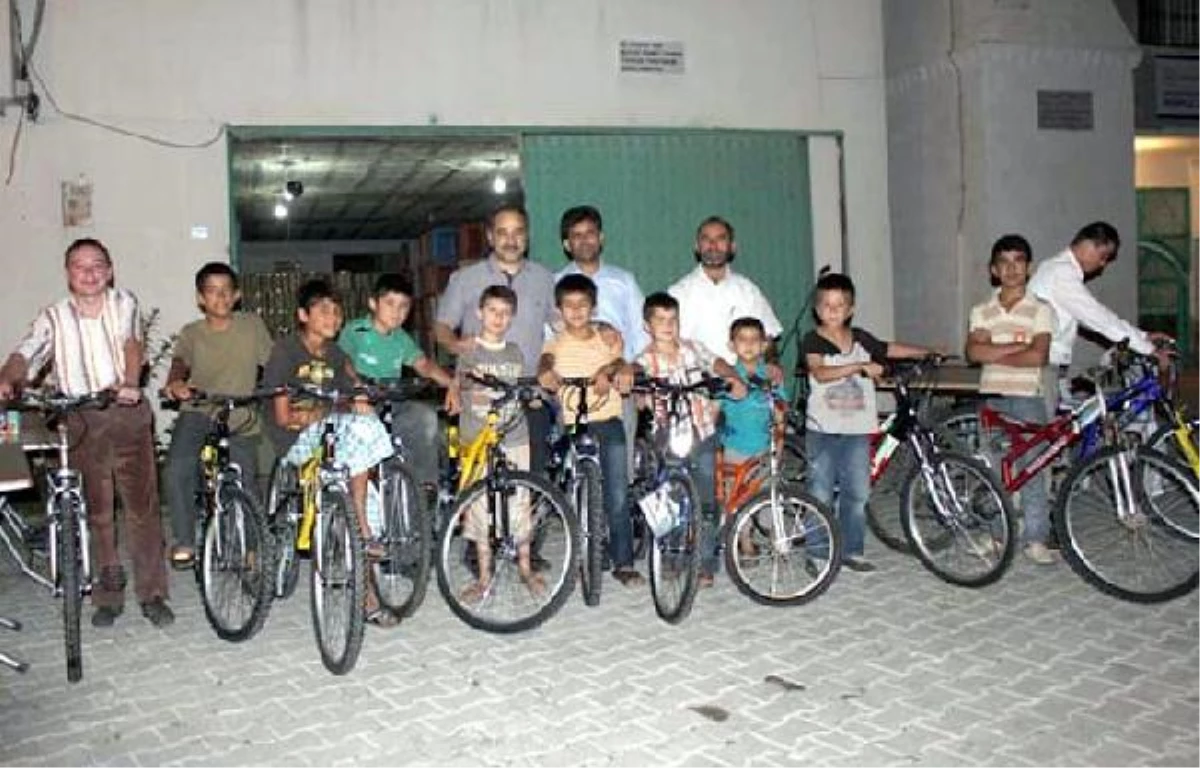 Yıl Boyu Camiye Gelen 11 Çocuğa Bisiklet