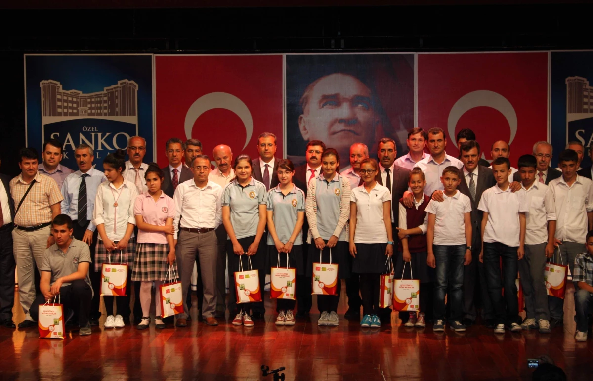 Gaziantep\'te Ortaokul Öğrencileri Bilgi Yarışmasında Kıyasıya Yarıştı