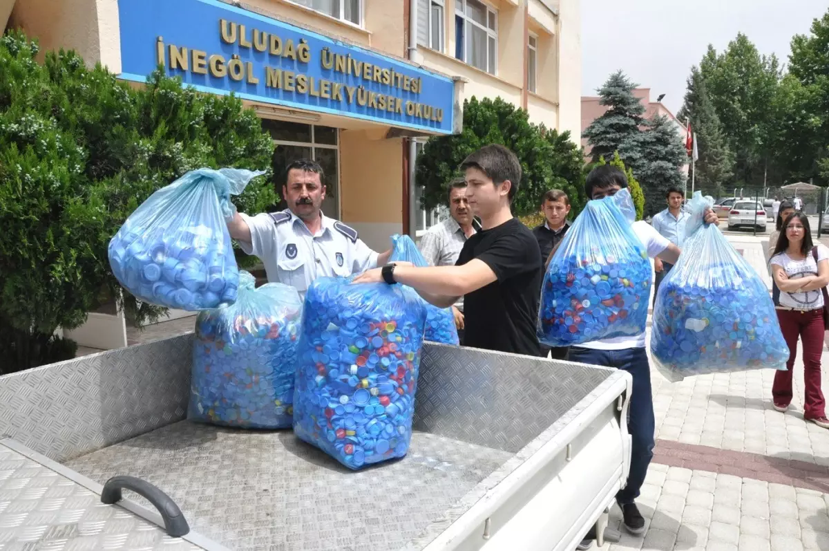 Öğrenciler 100 Kilo Kapak Topladı