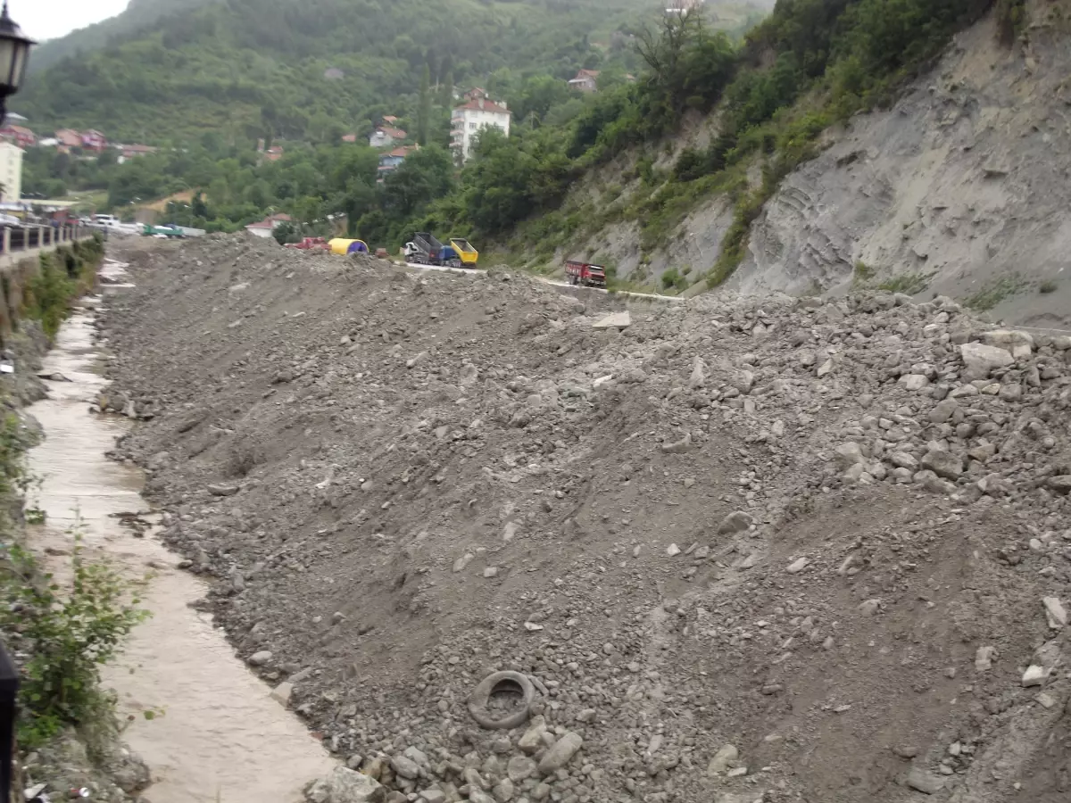 İnebolu Dere Yatağı Islah Çalışmaları Devam Ediyor