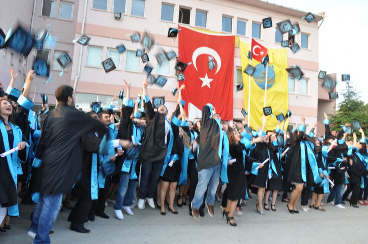 İpsala\'da 200 Öğrenci Mezuniyet Sevinci Yaşadı