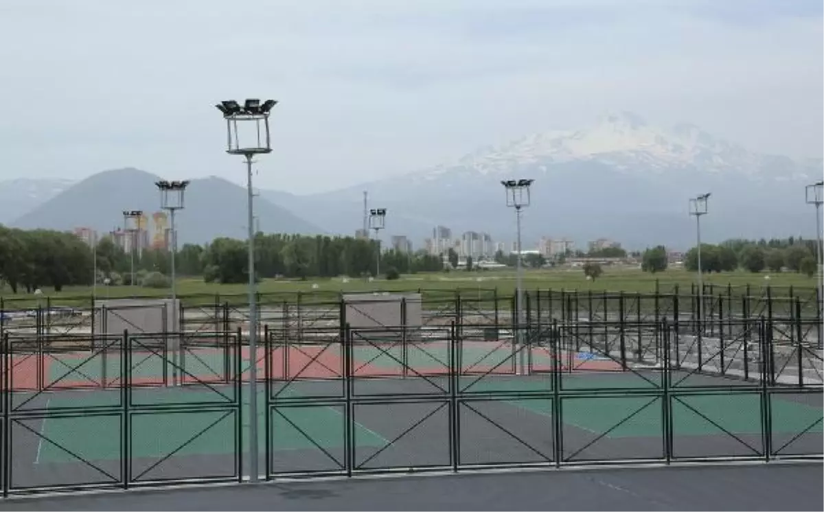 Kayseri 4 Tenis Turnuvasına Ev Sahibi