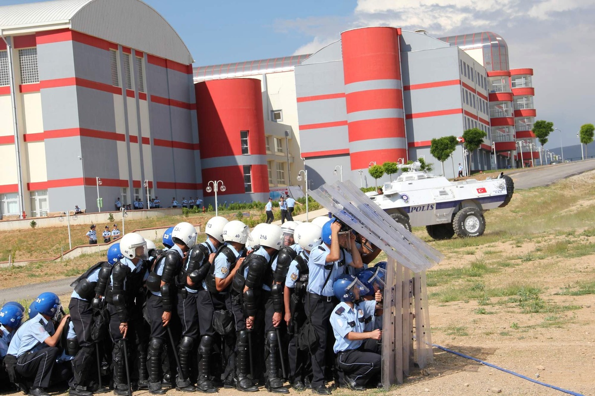 Kırşehir Polis Meslek Yüksek Okulunda Mezuniyet Öncesinde Polis Adayları Son Eğitimini Alıyor
