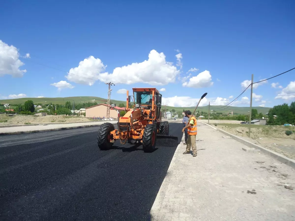 Korkut\'ta Çevre Yolu Asfaltlanıyor