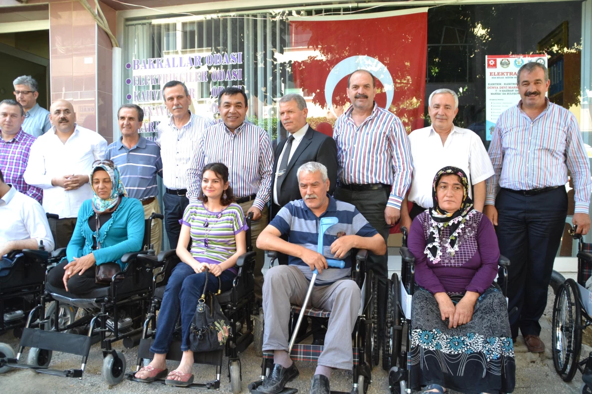 Manifaturacılardan Engellilere Tekerlekli Sandalye