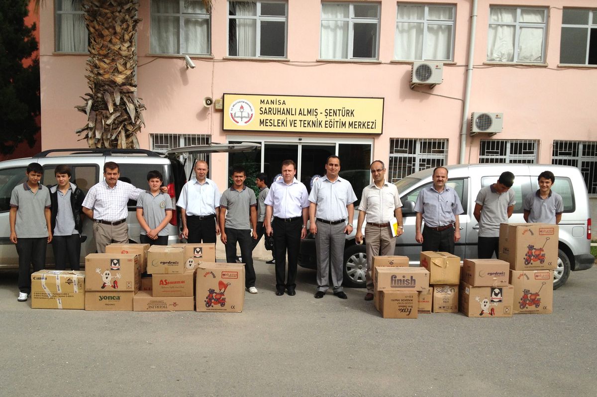 Muhtaç Öğrenciler İçin Toplanan Elbiseler Köylere Gönderildi