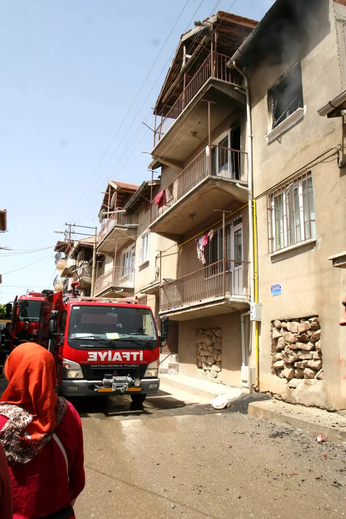 Yangın Mahalle Sakinlerini Korkuttu