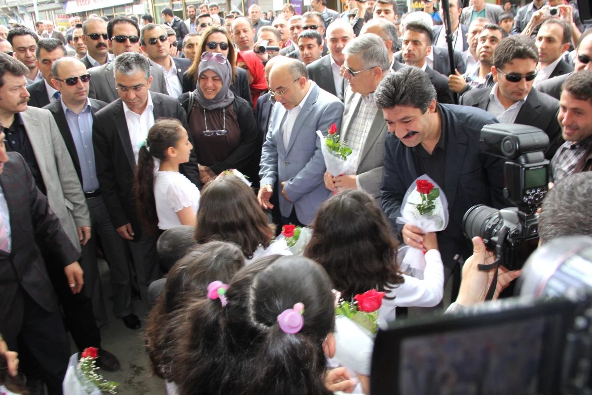 Akil İnsanlar Doğu Anadolu Bölgesi Heyeti, Çiçeklerle Karşılandı