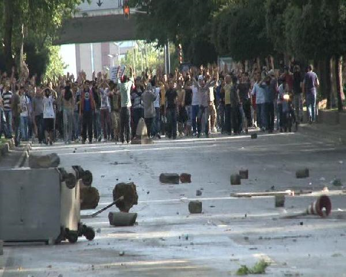 Beşiktaş\'ta Şoför Kaçtı, Otobüs Yolda Kaldı