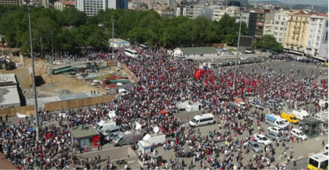 Binlerce Kişi Taksim\'de